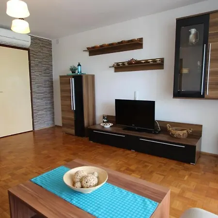 Apartment Osrecki *