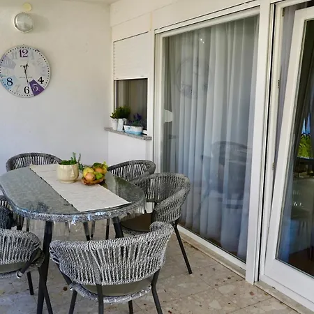Apartment Osrecki Malinska
